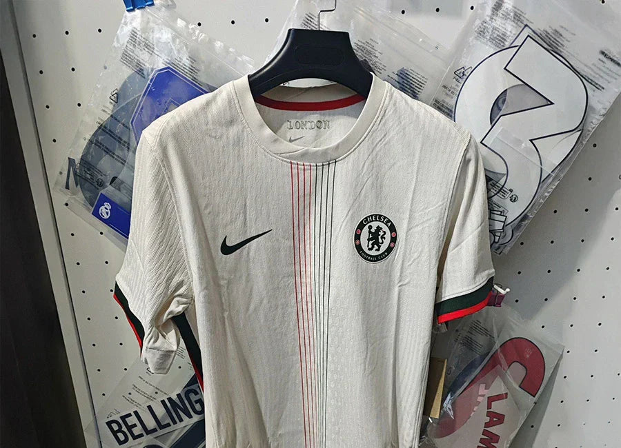 Chelsea 2025/26 Away Kit Surfaces Online — Classic Style Meets Modern Touch