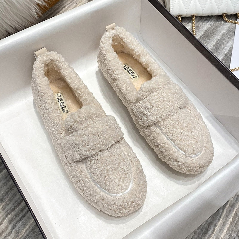 Fleece Lined Slippers for Warm Indoor Comfort