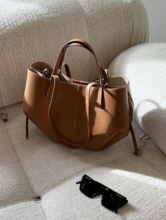 Leather Tote Bag in Classic Minimalist Style