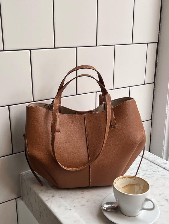 Leather Tote Bag in Classic Minimalist Style