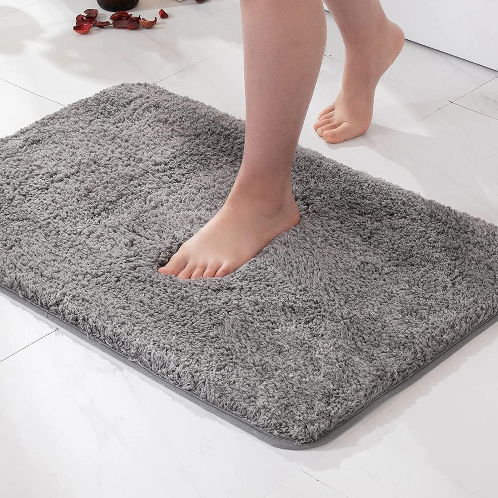 Plush Grey Microfiber Bathroom Floor Mat