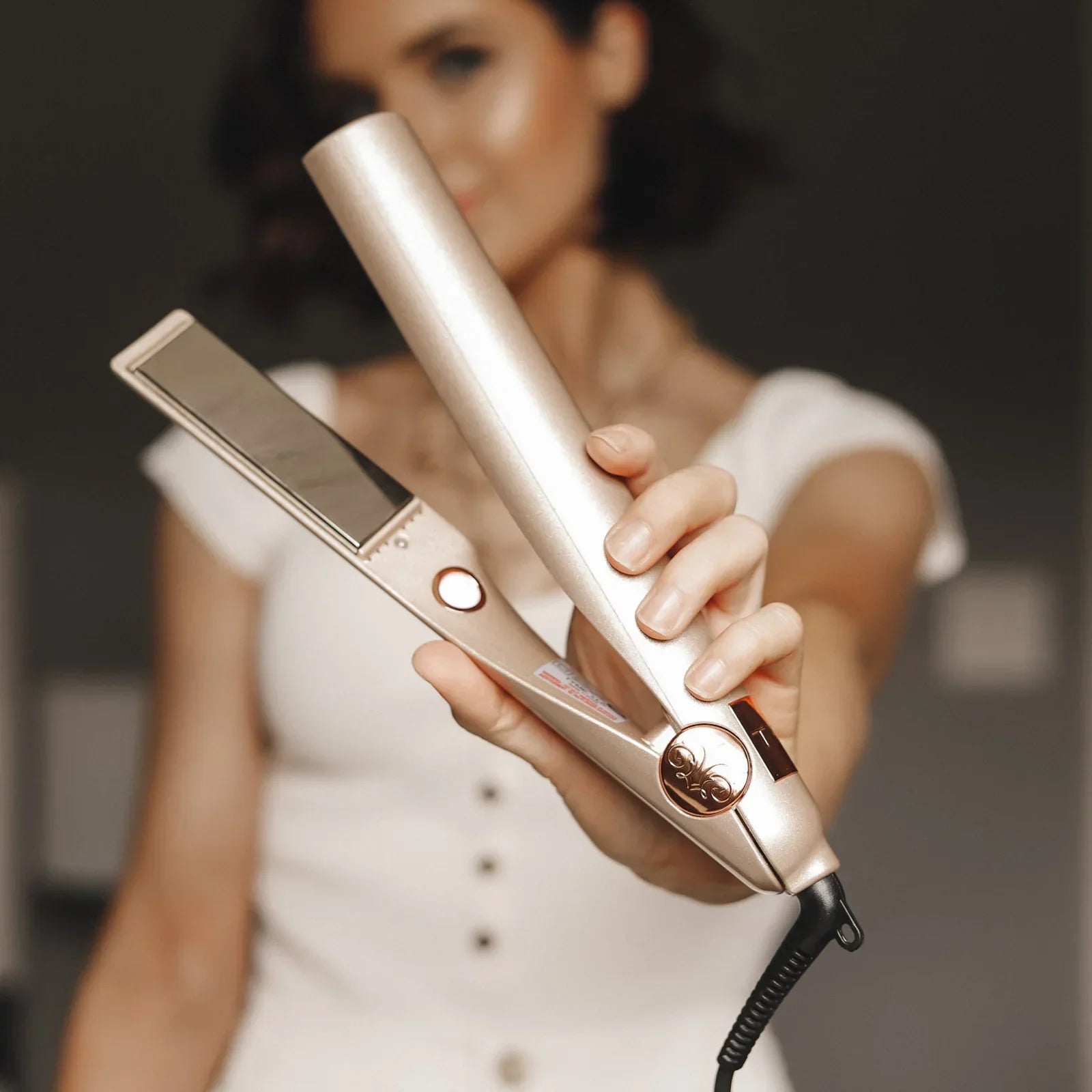 Hair Straightener with Ceramic Plates for Styling